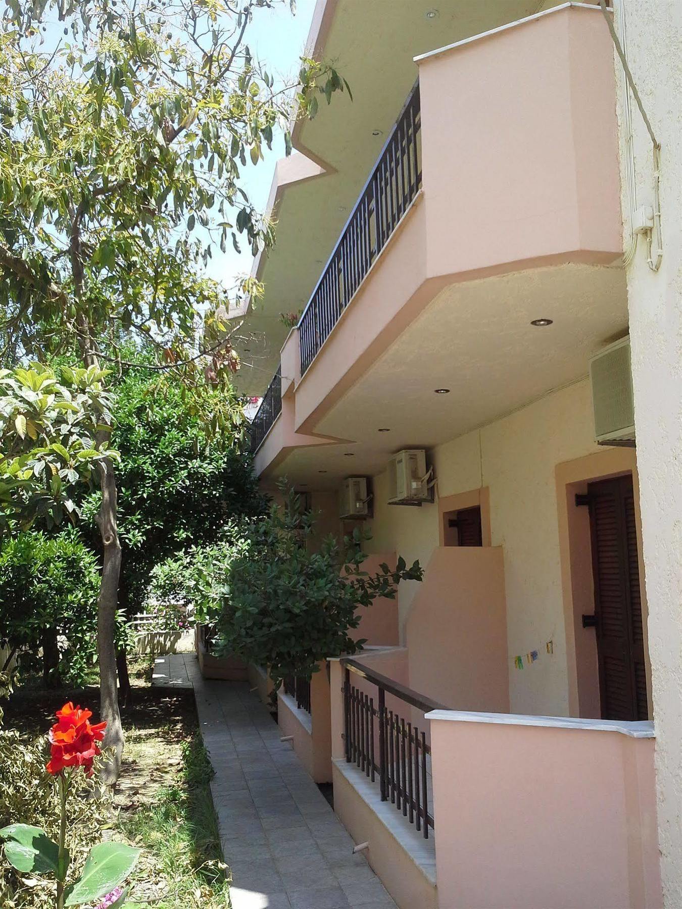 Amaril Apartment พลาตาเนส ภายนอก รูปภาพ